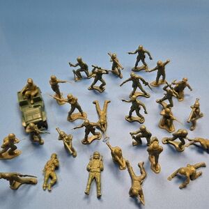 Toy Soldier Set - Green Lot Of 29 W/ Jeep